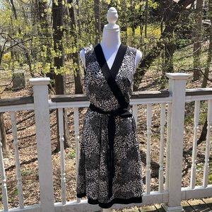 White House Black Market Reversible Sleeveless green/black-white Wrap Dress Sz 8